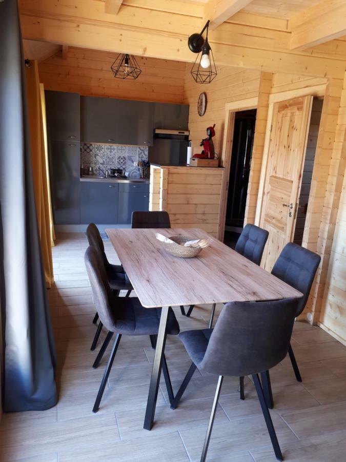 Gite Le Chalet Des Milles Et Un Chemins Castelnou 外观 照片