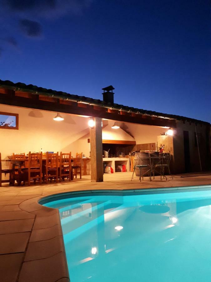 Gite Le Chalet Des Milles Et Un Chemins Castelnou 外观 照片