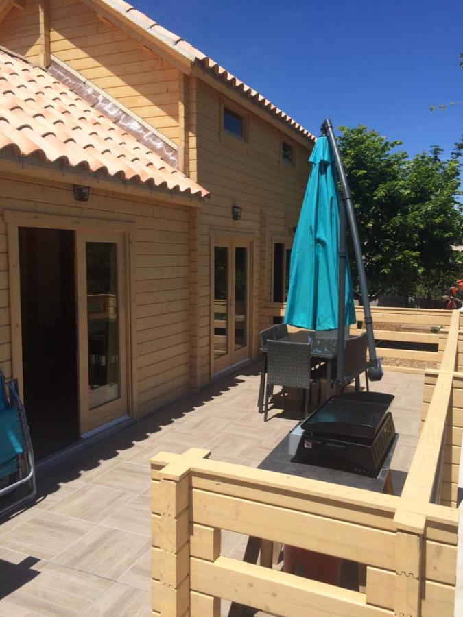 Gite Le Chalet Des Milles Et Un Chemins Castelnou 外观 照片