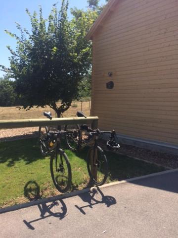 Gite Le Chalet Des Milles Et Un Chemins Castelnou 外观 照片
